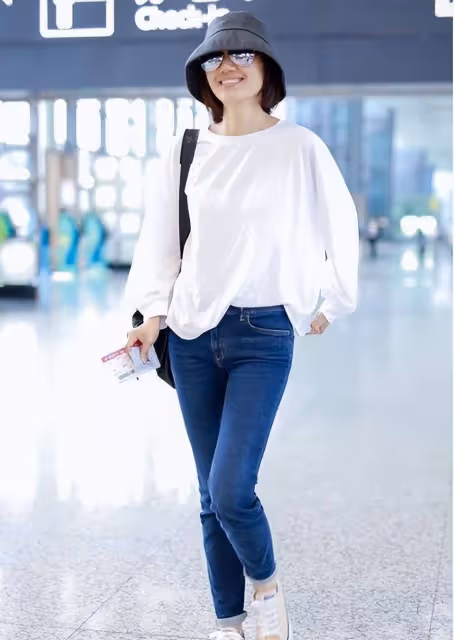 「小不點」的緊身牛仔褲，最鬆弛的袁泉女神，網友：了不得