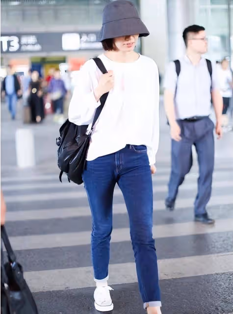 「小不點」的緊身牛仔褲，最鬆弛的袁泉女神，網友：了不得
