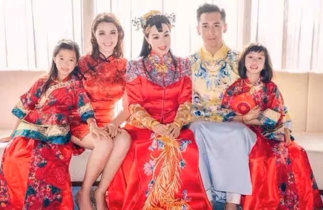 離婚還是炒作?鍾麗緹直播痛哭,稱自己是單親媽媽
