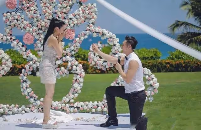 離婚還是炒作?鍾麗緹直播痛哭,稱自己是單親媽媽