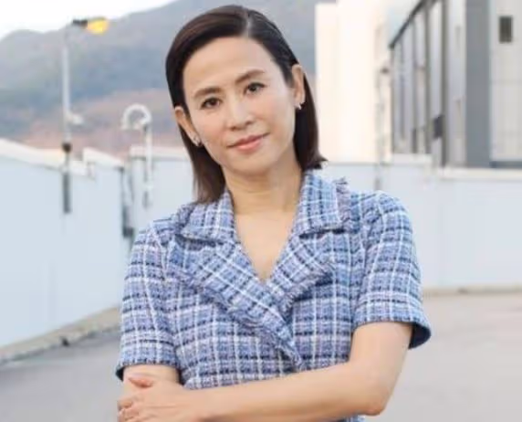 香港頂流公開求宣萱包養,網友怒斥其無恥,宣萱一語揭穿其真面目