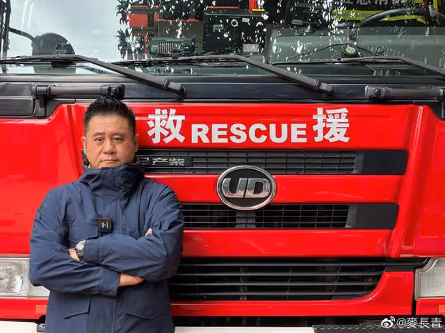 知名港星罕見回巢錄節目！攜20歲兒子同台亮相，對方高大帥氣