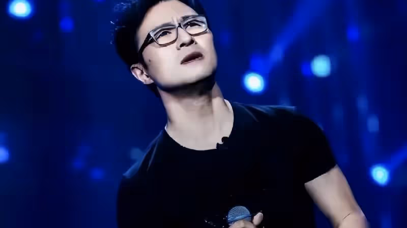 汪峰洛陽演唱會太慘澹，4萬人體育館空蕩蕩，下半場免費請人看