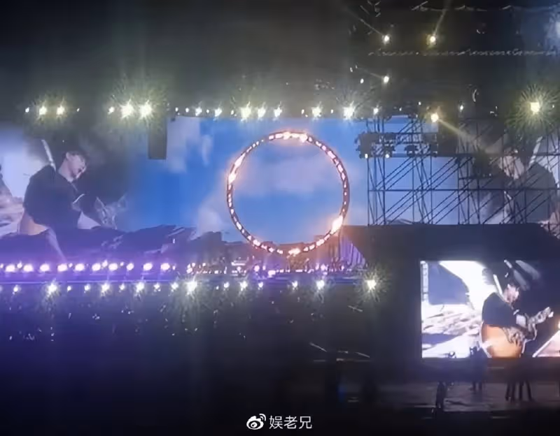 汪峰洛陽演唱會太慘澹,4萬人體育館空蕩蕩,下半場免費請人看