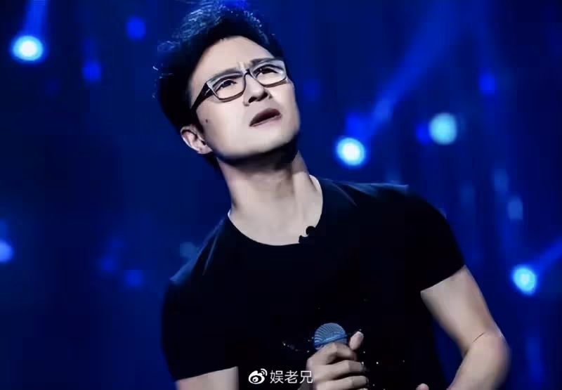 汪峰洛陽演唱會太慘澹,4萬人體育館空蕩蕩,下半場免費請人看