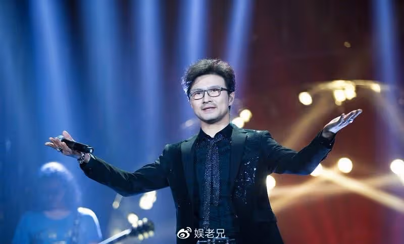 汪峰洛陽演唱會太慘澹,4萬人體育館空蕩蕩,下半場免費請人看