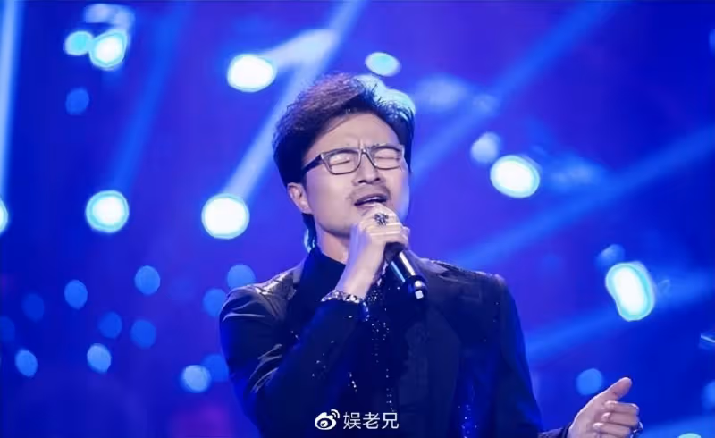 汪峰洛陽演唱會太慘澹,4萬人體育館空蕩蕩,下半場免費請人看