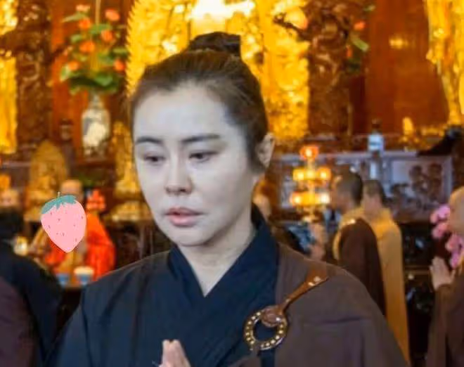 56歲王祖賢近況曝光，打扮少女臉部僵硬，五官變化大醫美痕跡重