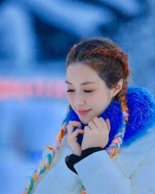 香港女星嫁豪門成千億媳婦,現身慈善晚會捐五百萬,仍少女味十足