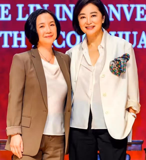 楊紫瓊:香港宴請好友,帶小金人炫耀,林青霞富態周潤發滿頭白髮
