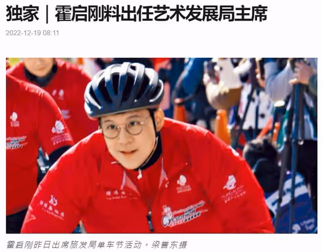 郭晶晶觀戰跳水世界盃,戴眼鏡美出新高度,撞臉高啟蘭氣質出眾