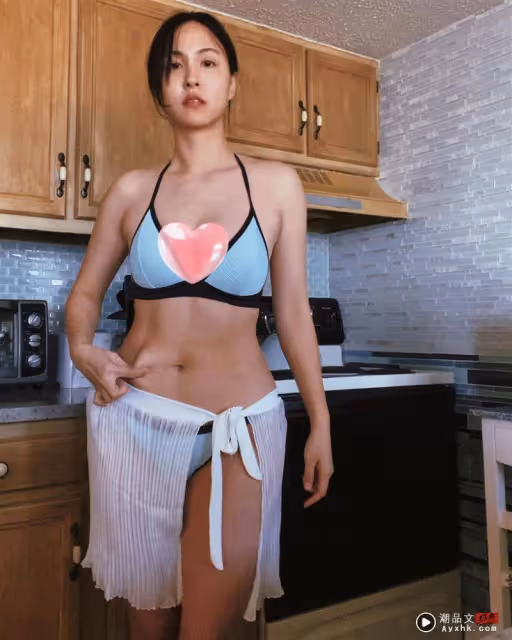 魏蔓罕辣曬比基尼「美人魚上岸」前後全沒遮泄春光！網暴動：一早噴鼻血