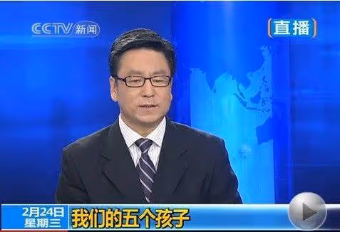 55歲白岩松近照曝光：頭髮花白滿臉皺紋，像70多歲的大爺好心酸