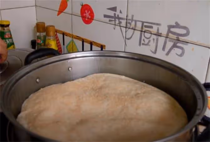 烙餅還是發麵香,教你在家烙出10層餅,皮脆里軟,1張足夠全家吃