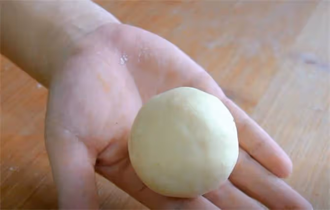麵包還是老式做法香,教你在家做蜂蜜脆底餐包,脆甜鬆軟簡單美味