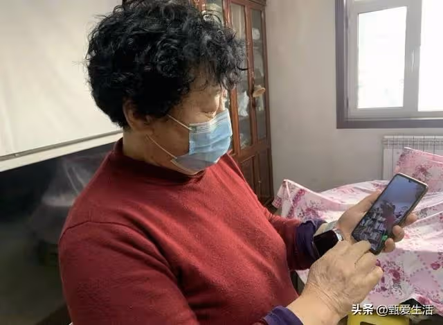 晚年找女兒養老,女婿對我百般照顧,偷聽到他的要求後,無奈搬走