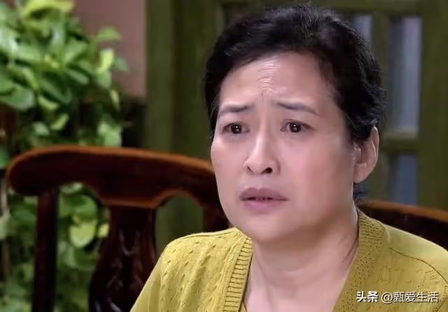 閨女啊,這是媽的養老本,不能花!女兒:再不花就沒人給您養老了