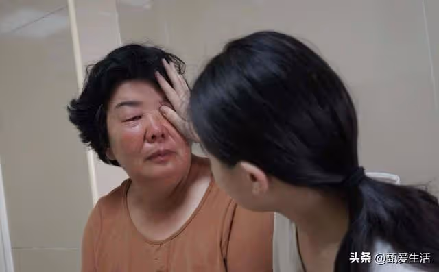 閨女啊，這是媽的養老本，不能花！女兒：再不花就沒人給您養老了