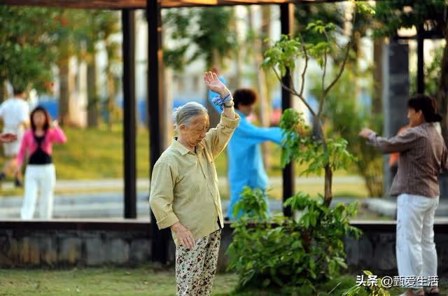 我62歲,從退休後開始炫耀三件事,如今害慘了自己,拖累了家人