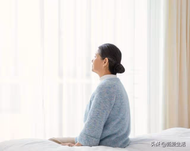 兒媳要求公婆年後搬小叔子家養老,婆婆卻拿出帳本:算清了我再走