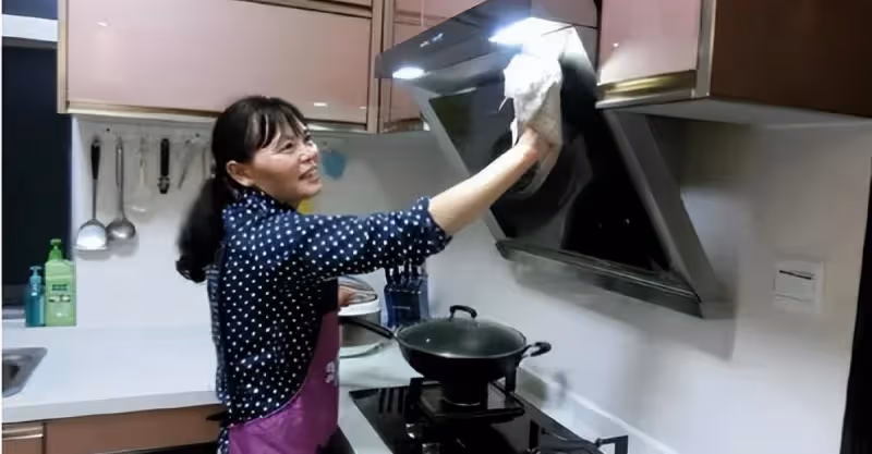 母親幫我帶孩子丟了金項鍊，打開婆婆衣櫃，母親回了老家