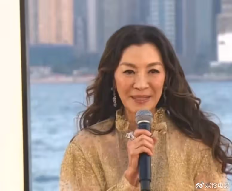 香港金像獎紅毯,楊紫瓊和劉德華同框,華仔想和楊紫瓊演愛情戲