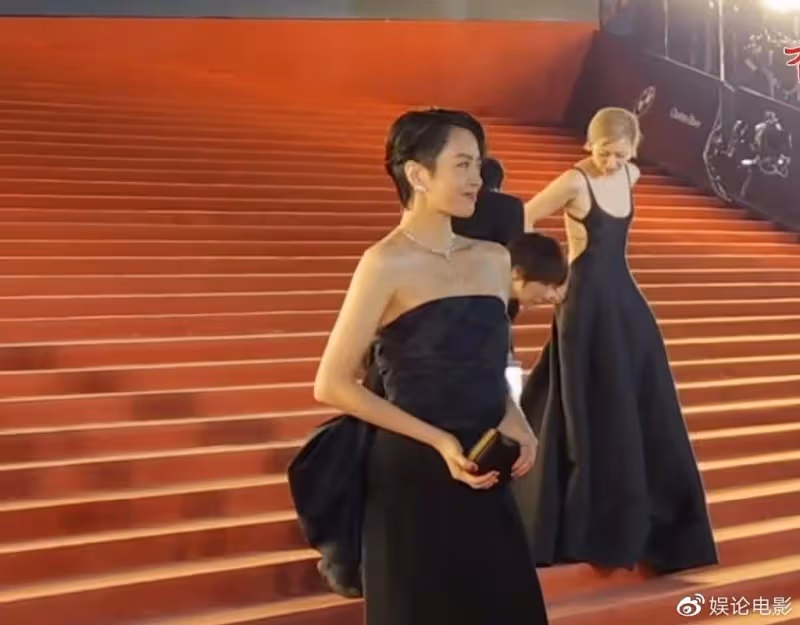 香港金像獎紅毯,楊紫瓊和劉德華同框,華仔想和楊紫瓊演愛情戲