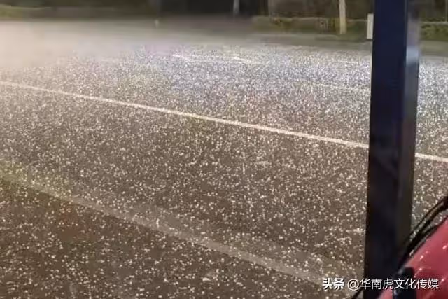 朴樹李榮浩鹽城演出遭妖風大雨，淋雨粉絲喊「退票」