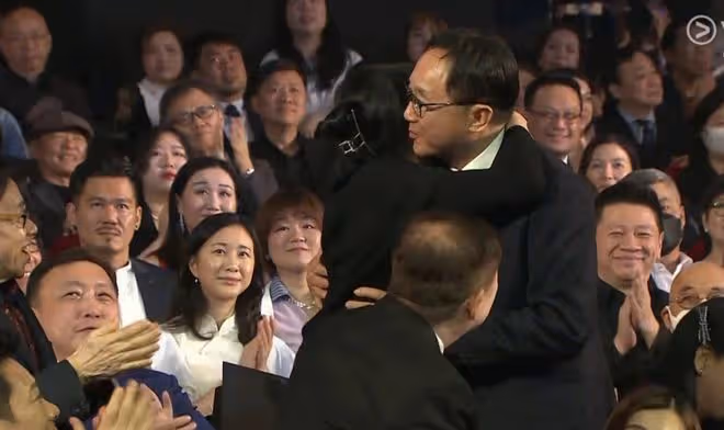 金像獎獲獎名單出爐！鄭秀文拿影后抱著劉德華痛哭，劉青雲成影帝