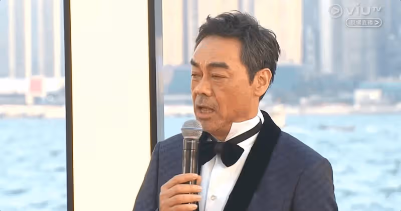 金像獎紅毯：周秀娜性感十足，鄭秀文真空露背，莫文蔚展示美腿
