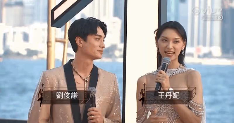 金像獎紅毯：周秀娜性感十足，鄭秀文真空露背，莫文蔚展示美腿
