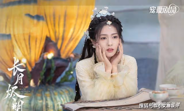 《長月燼明》桑酒火燒天歡灰飛煙滅，冥夜強行渡劫換骨，桑酒被劈死