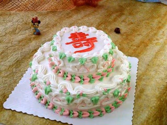 我遠嫁給窮老公，婆婆生日宴上她提要求，我扔掉蛋糕轉身離去