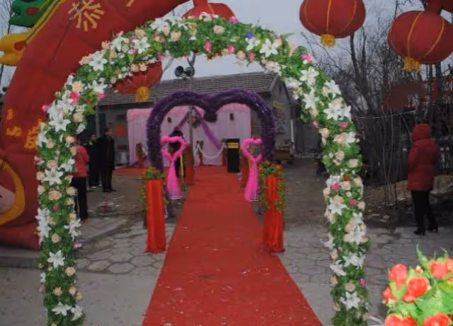 我過生日買條三百的裙子遭老公訓斥,婆婆說番話,我淚流滿面