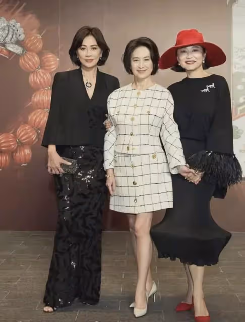 林青霞曬與楊紫瓊親密合照,59歲劉嘉玲顏值依然處於巔峰