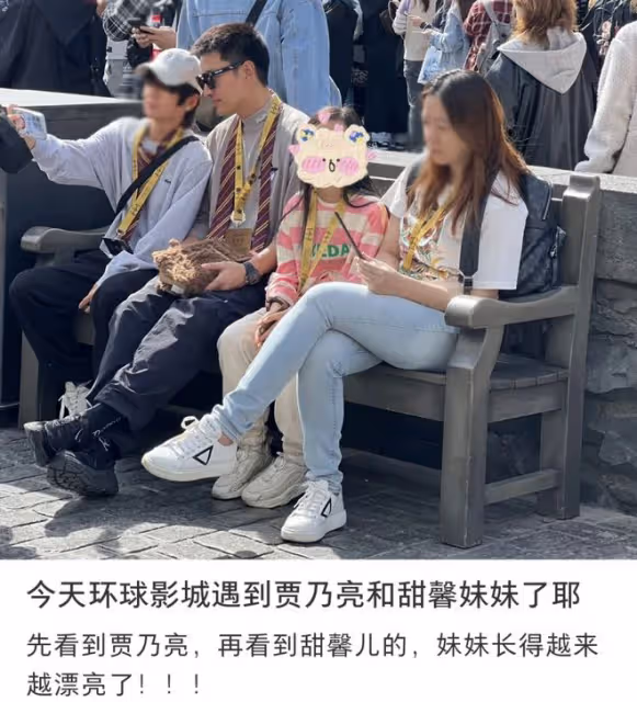 賈乃亮帶女兒游環球影城,甜馨打招呼超禮貌,穿搭合理李小璐獲贊
