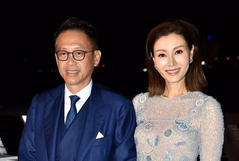 許晉亨帥氣又坐擁百億,黎姿卻拒絕他,反而嫁給大15歲的馬廷強