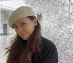 57歲的鄧萃雯被網友偶遇,素顏被曝:女神也有了歲月的痕跡