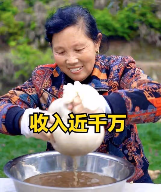 2023年美食博主排名刷新,第一名是麻辣德子,潘姥姥年收入近千萬