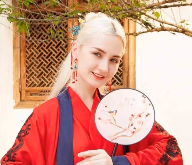 義大利超模遠嫁中國小伙，靠與婆婆鬥智斗勇走紅，如今成千萬網紅