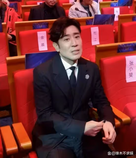 叔圈頂流2天睡2人再發酵，私生疑曬偷拍照引爭議，更多內幕被扒