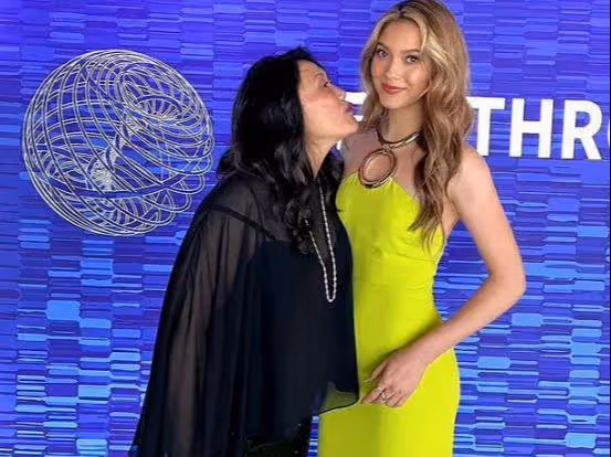 谷愛凌曬與扎克伯格同框照,母女倆成功打入名流圈,卻被指是假象