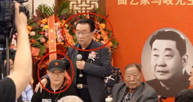 馬岐收徒盛況空前，侯耀華謝東同框引熱議，網友：曲藝界風雲人物