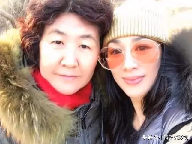 52歲的鐘麗緹直播痛哭,當年的「美人魚」怎麼淪落到如此地步
