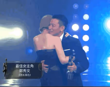 51歲鄭秀文含淚封后,陪跑23年,當紅時隱退,復出還是敢拼的港女