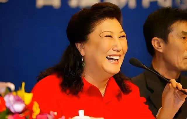 高秀敏意外猝死的真相!13年後才被何慶魁揭露:撒謊把命搭進去了