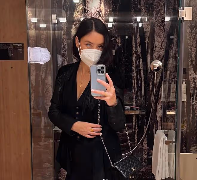 樂基兒離婚後徹底自由，恢復昔日的愛笑狀態，穿衣風格大受好評