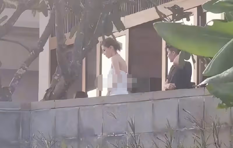 竇驍何超蓮婚禮伴手禮曝光:護膚品香水均是奢牌,禮盒總價值上萬