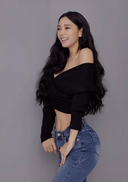 「亞洲第一美女」李成敏有多撩人？網友：當鏡頭下移時，太美了吧
