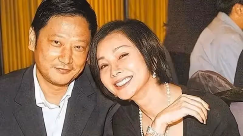67歲億萬富婆至今單身，男友無數最小20歲，蕭亞軒的快樂她最懂